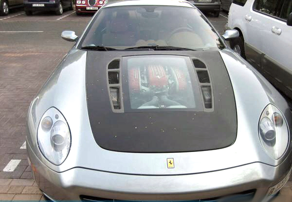 迪拜的车 尼玛用变态已经不能形容了