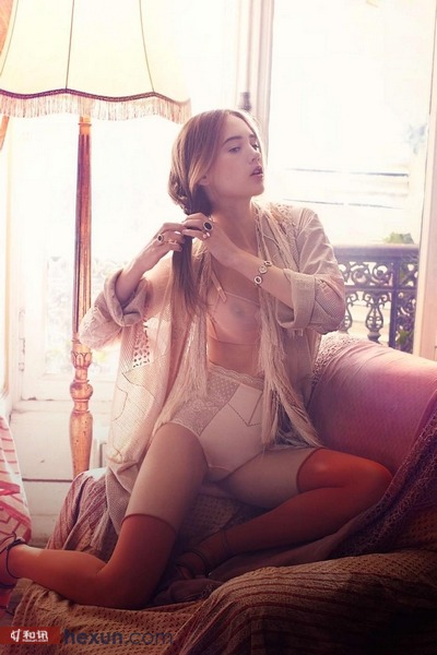 高清组图:<em>丰韵少女</em>的青涩内衣诱惑-奢侈品频道