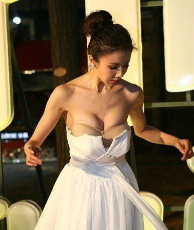 红毯女星走光图片