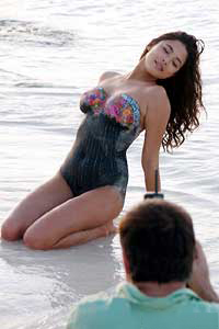 组图:女星<em>大胆</em>裸体彩绘 曼妙春光惹争议-奢侈品