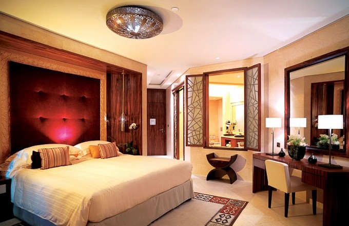 探秘迪拜住一夜超20万元的奢华酒店客房