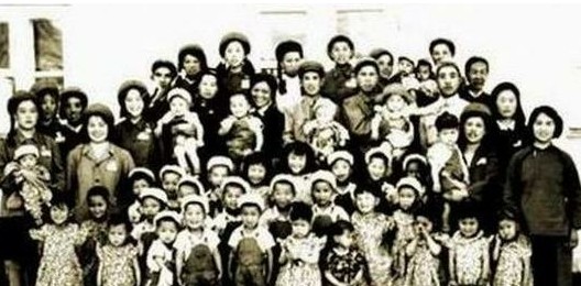 老照片收藏:图说三千湘女上天山