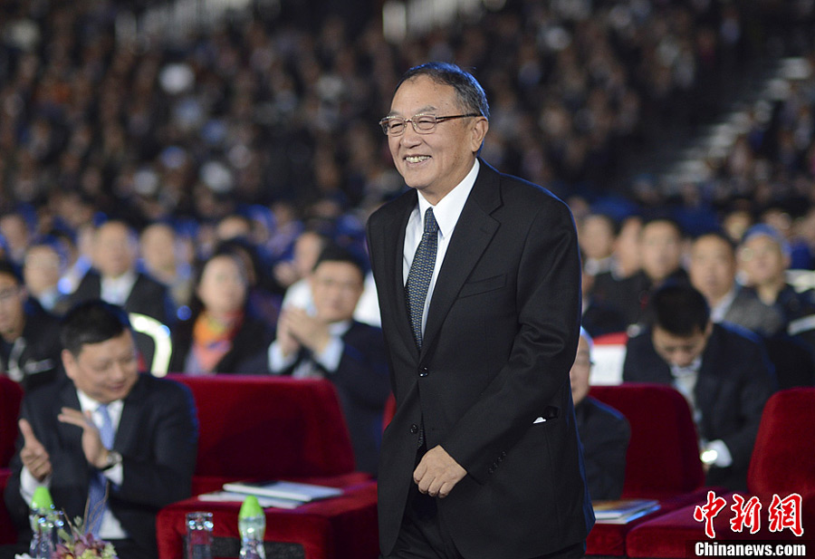 长江商学院举行成立十周年庆典 众多女学员出