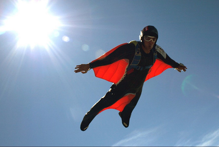 2012年十大趣味发明:室内人造云 量子隐身衣