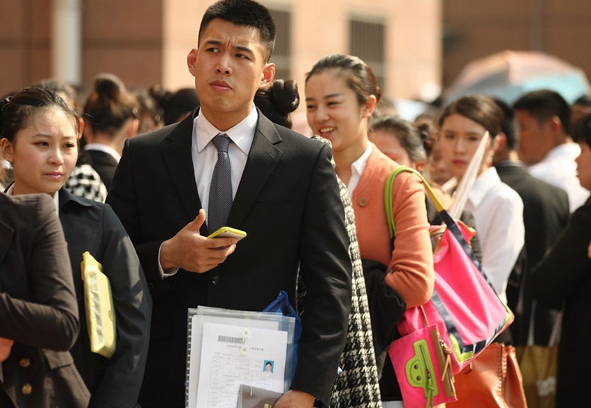 东航空乘招聘 美女帅哥纷沓而来(组图)