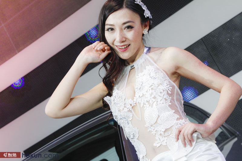 上海车展最惹火车模金芮伊 蕾丝半透短裙诱众