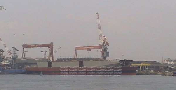 印度首艘国产航母未完工即下水 总造价翻十倍