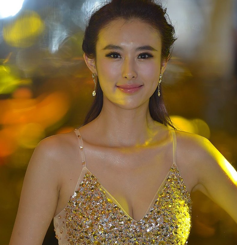 来势“胸胸” 盘点车展上的大胸美女-汽车频道-和讯网