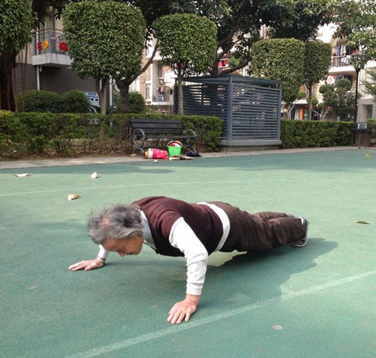 80岁 老太太 20分钟做150 俯卧撑 -封面秀-和讯网