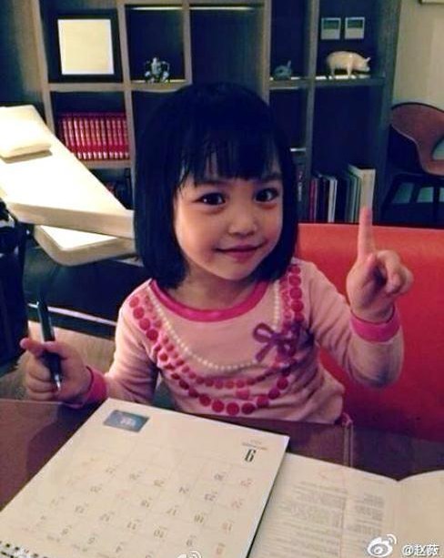  赵薇女儿小四月 大眼萌照(组图)-新闻频道-和讯