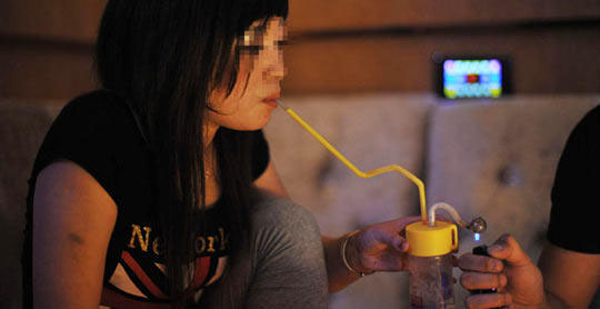 西安<em>冰妹</em>被曝光:陪客吸毒淫乐 -新闻频道-和讯