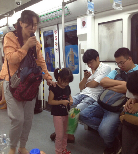 迪拜乞丐月入47万_乞丐月收入过万(3)