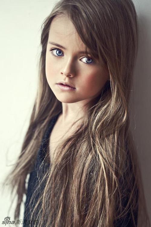 组图:俄罗斯8岁<em>萝莉</em>被评<em>全球</em>最美<em>小女孩</em> -新