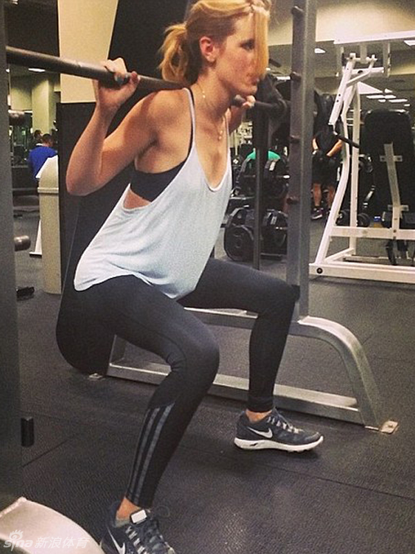 网曝<em>美女健身</em>私房照 身材性感大秀<em>马甲线</em>(图) 