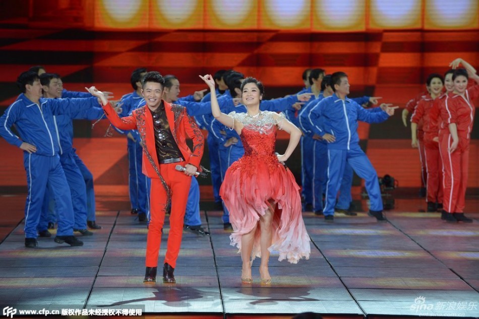 组图:明星反串最炫小苹果闹新春 筷子兄弟与群