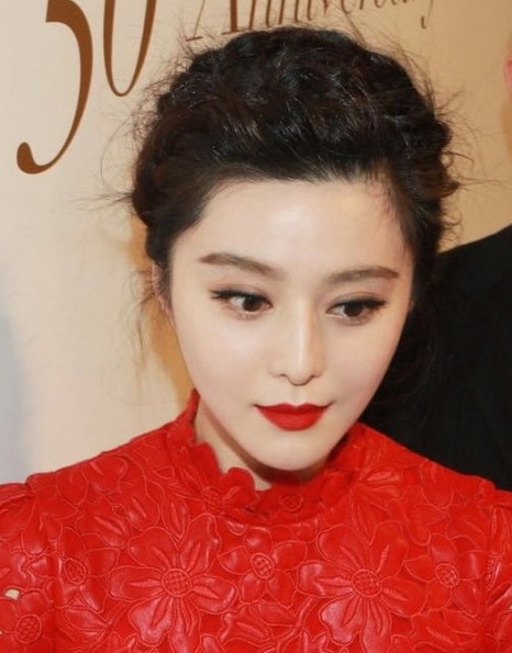 花朵潮,红裙艳:冰冰演绎独特时髦"范" (9/34)