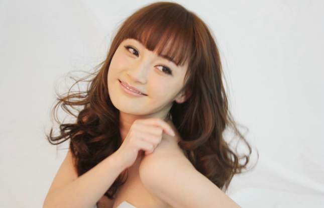 传姚笛躲在豪宅玩自杀曾上男人装拍大尺度家居照小三上位潜规则背景