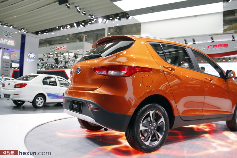 北京车展现场实拍一汽t012小型suv新车亮相