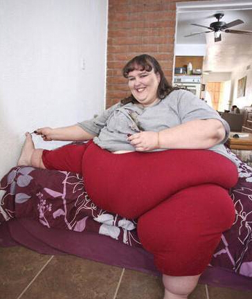 8 /14          美大块头女模阿曼达·索尔身高1米9体重超250斤,靠与