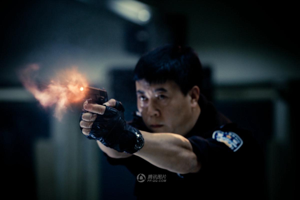 成龙主演的电影《警察故事2013,里面不少情节就是以曹志刚为原型.