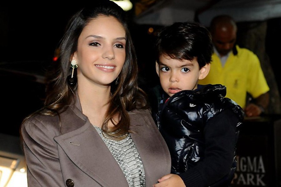 组图:卡卡与妻子卡洛琳离婚 金童玉女终结9年婚姻