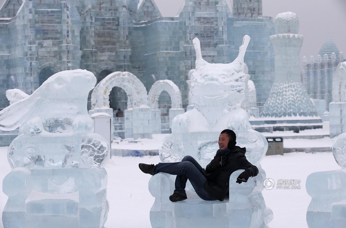 哈爾濱打造冰雪城堡 宛如童話世界