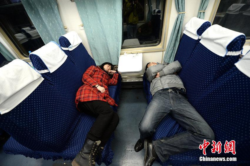 高铁抢走k字头空调车客流 硬座车厢遇冷
