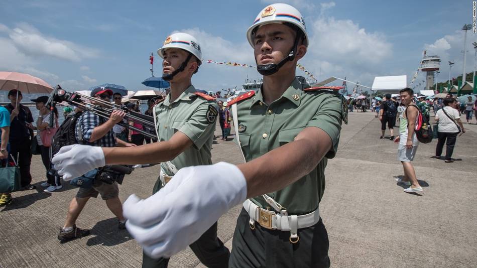 組圖:駐港部隊軍營開放 約3萬香港市民到場參觀