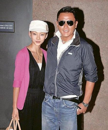 组图:朱孝天9月将举办海岛婚礼 曾声泪俱下下跪求婚